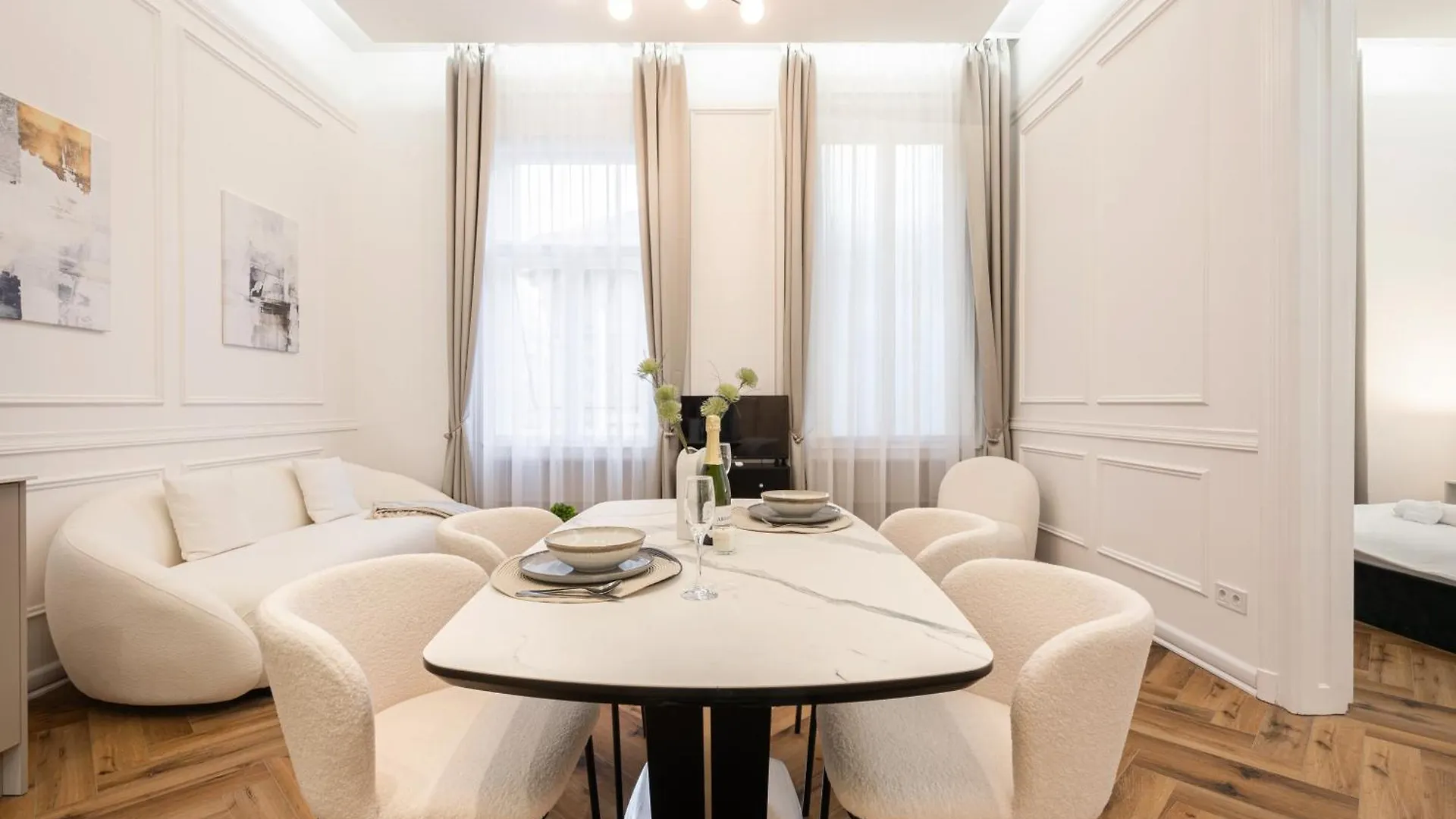 Apartment Lazar 16 - Budapest Royal Opera Suite, Best Location By Bqa
